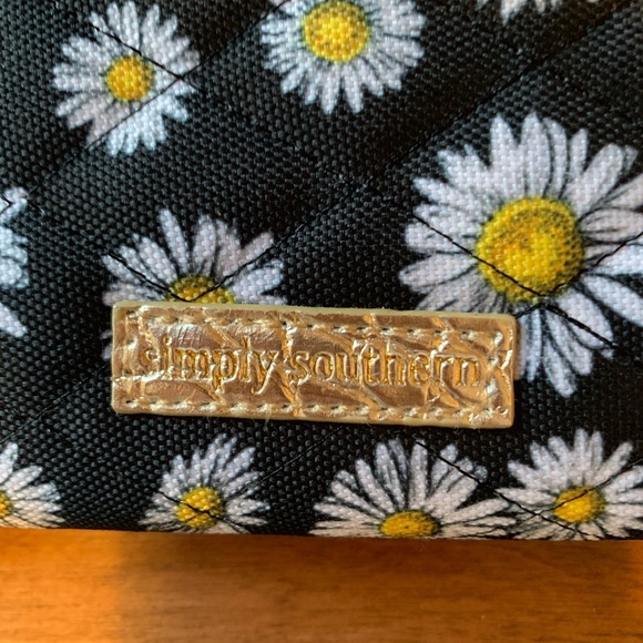 Simply Southern Flower Clutch - Picture 7 of 9